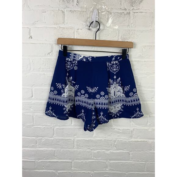 Lovers + Friends Women's Sasha Shorts Pull-On Blue Temple Scarf Size Small - Picture 2 of 5